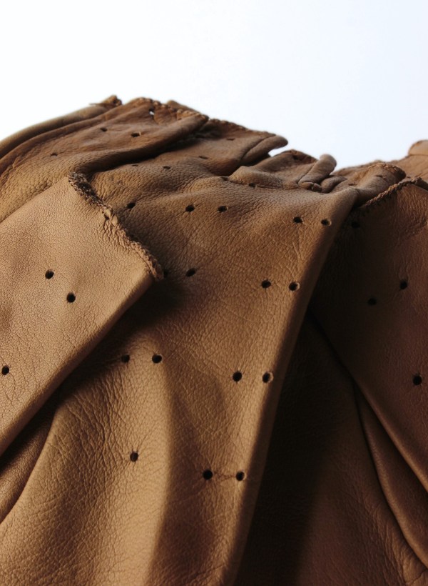 gants en cuir pour femmes demi-doigts couleur beige détails micro trous sur le cuir